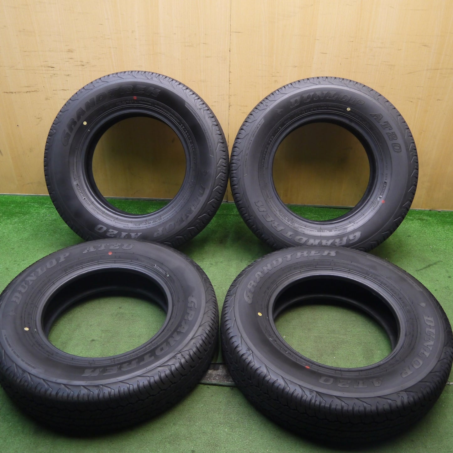 新車外し！25年★195/80R15 ダンロップ AT20 グラントレック タイヤ 15インチ ジムニー シエラ ハイエース 等★5050504HAノタ