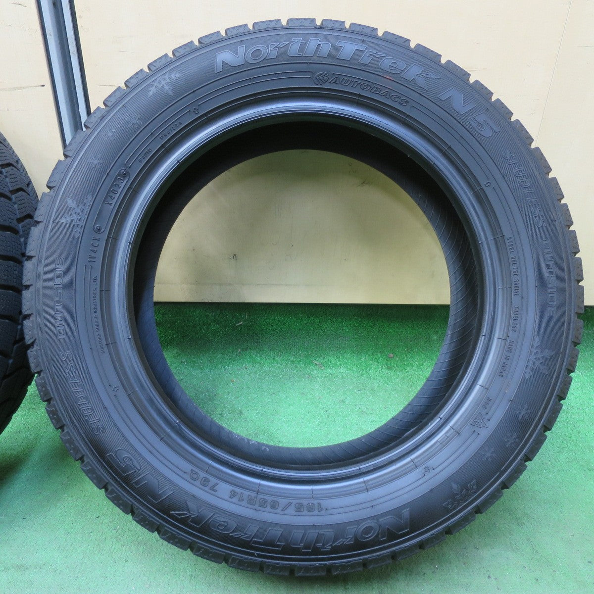 バリ溝！23年！9.5分★スタッドレス 165/65R14 オートバックス ノーストレック N5 タイヤ 14インチ タンク ルーミー 等★5101406イスタ