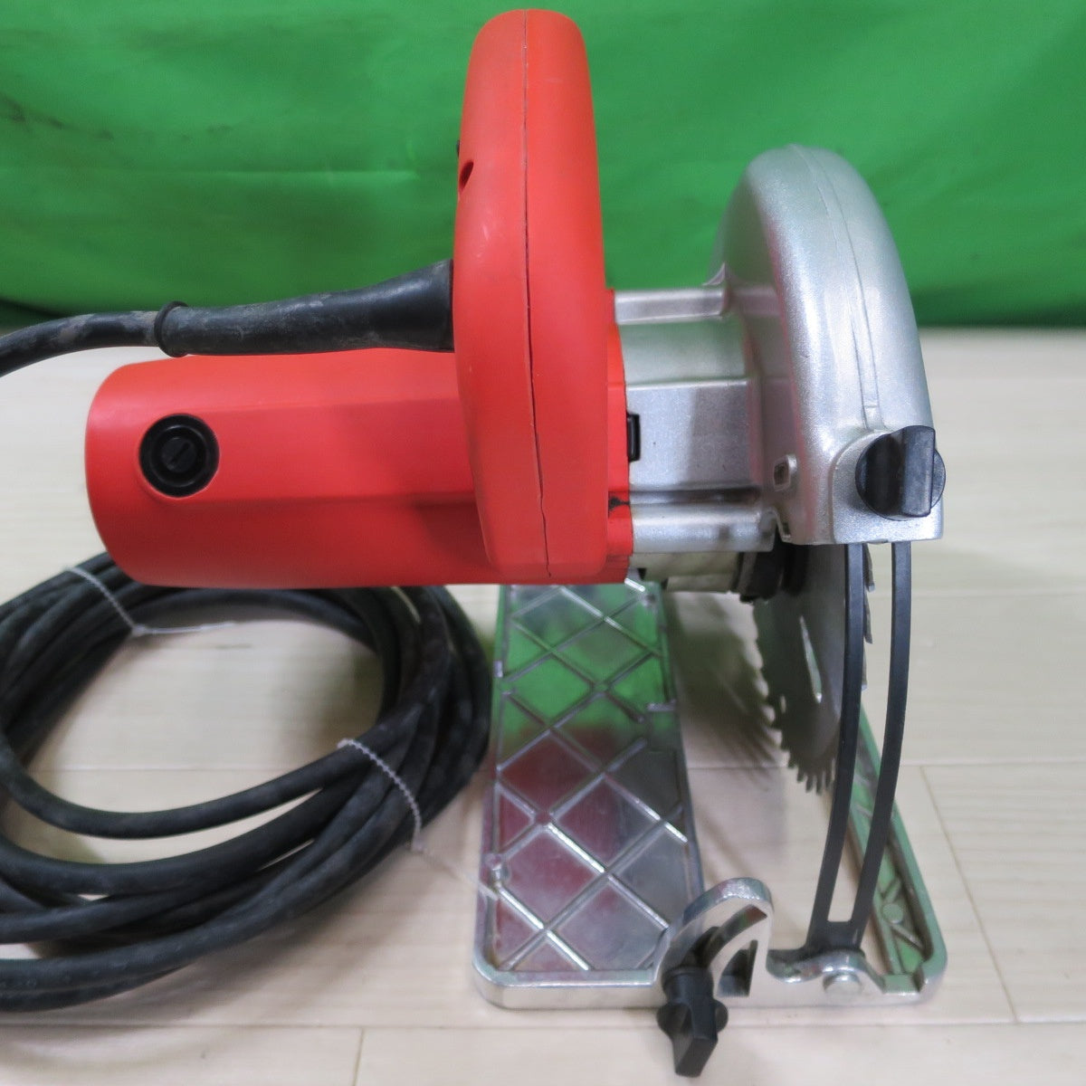 [送料無料] 付属品付き☆藤原産業 E-Value 165mm 電気 丸鋸 EWC-165AN 電動 工具 切断機 丸のこ マルノコ 丸ノコ☆