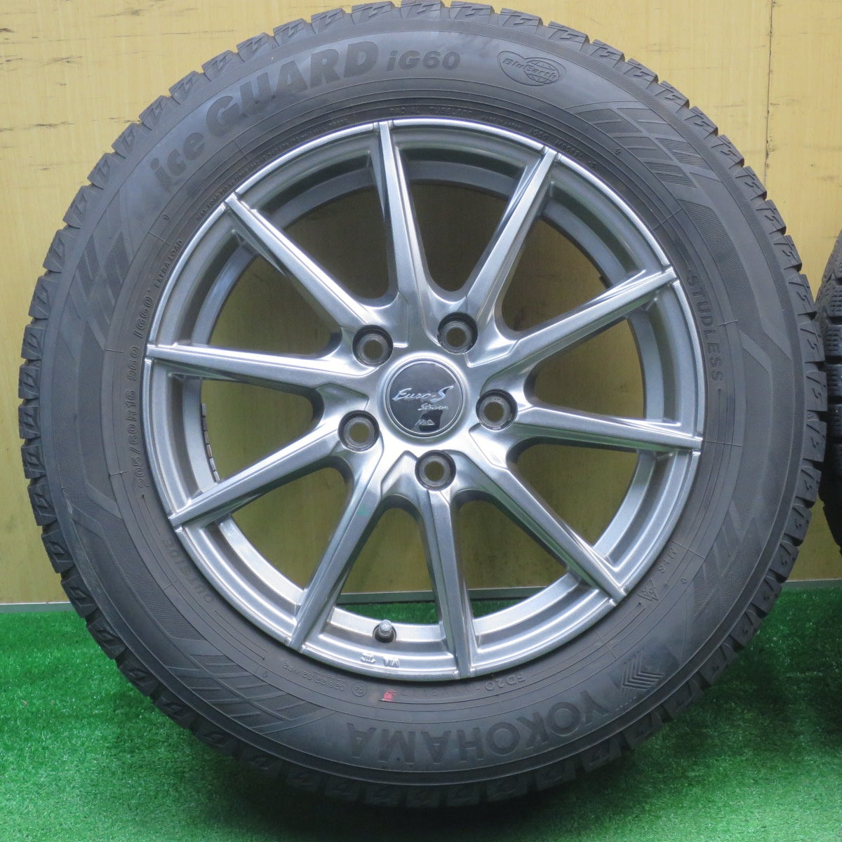 バリ溝！キレイ！9.5分★スタッドレス 205/60R16 ヨコハマ アイスガード iG60 Euro-S Stream MiD 16インチ PCD114.3/5H★5112701NJス