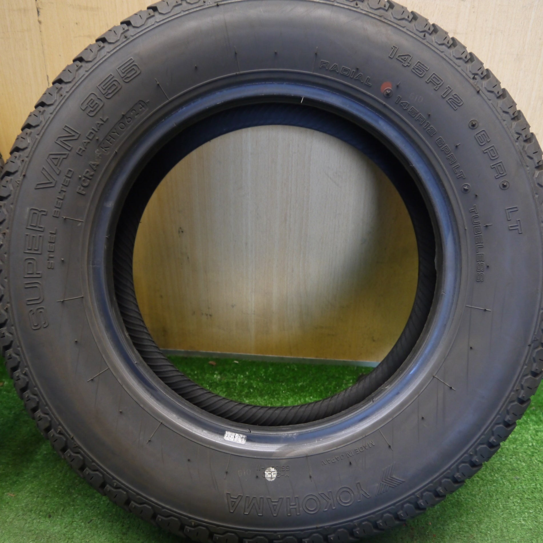 バリ溝！24年！9.5分☆145R12 6PR ヨコハマ SUPER VAN 355 タイヤ 12