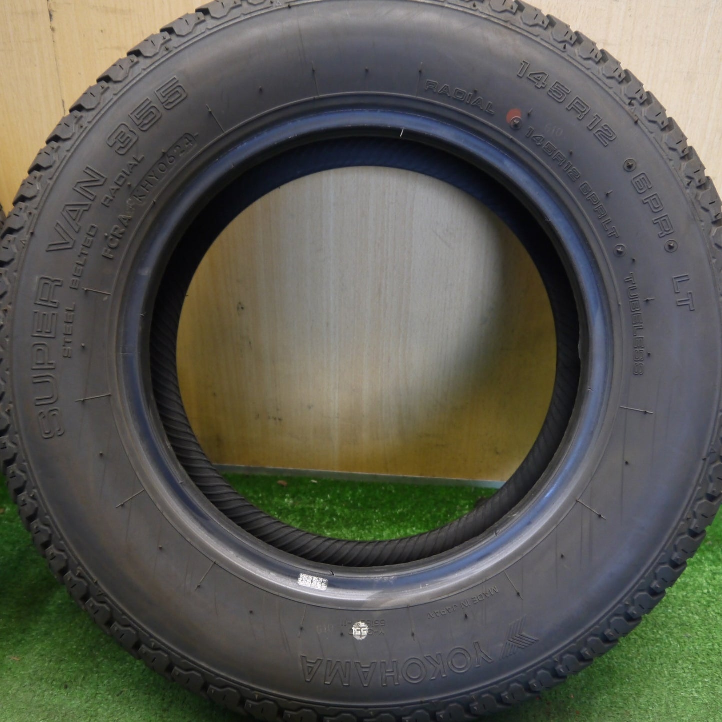 バリ溝！24年！9.5分★145R12 6PR ヨコハマ SUPER VAN 355 タイヤ 12インチ 軽 トラック 軽 バン ハイゼット 等★6061511Hノタ