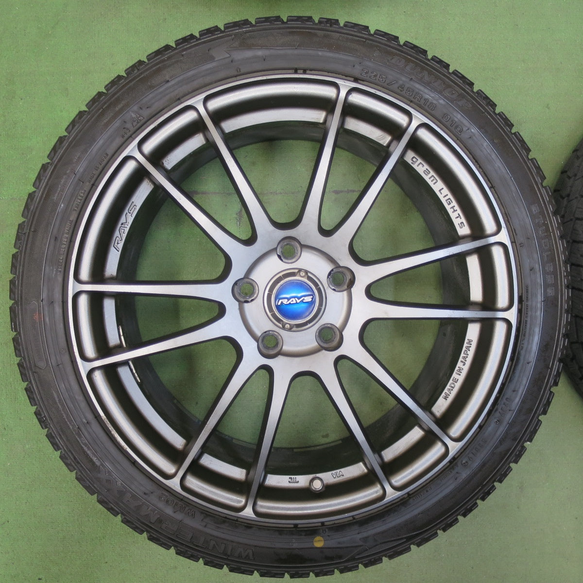 バリ溝！9分★RAYS gram LIGHTS 57xtreme 225/45R18 スタッドレス ダンロップ ウインターマックス WM02 レイズ グラムライツ 18インチ PCD114.3/5H★5111302TTス