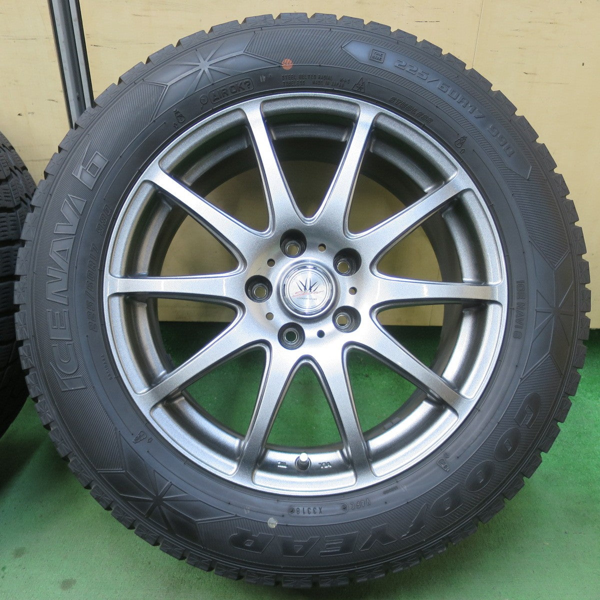 バリ溝！キレイ！8.5分★LOXARNY SPORT 225/60R17 スタッドレス グッドイヤー アイスナビ6 ロクサーニ スポーツ 17インチ PCD114.3/5H★6012001イス