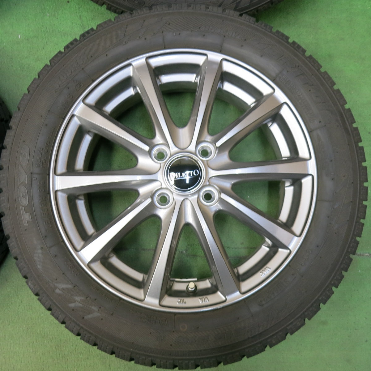 バリ溝！22年！キレイ！9.5分以上★スタッドレス 165/65R15 トーヨー オブザーブ ガリット GIZ DILETTO ディレット 15インチ ソリオ タフト 等 PCD100/4H★5070419SYス
