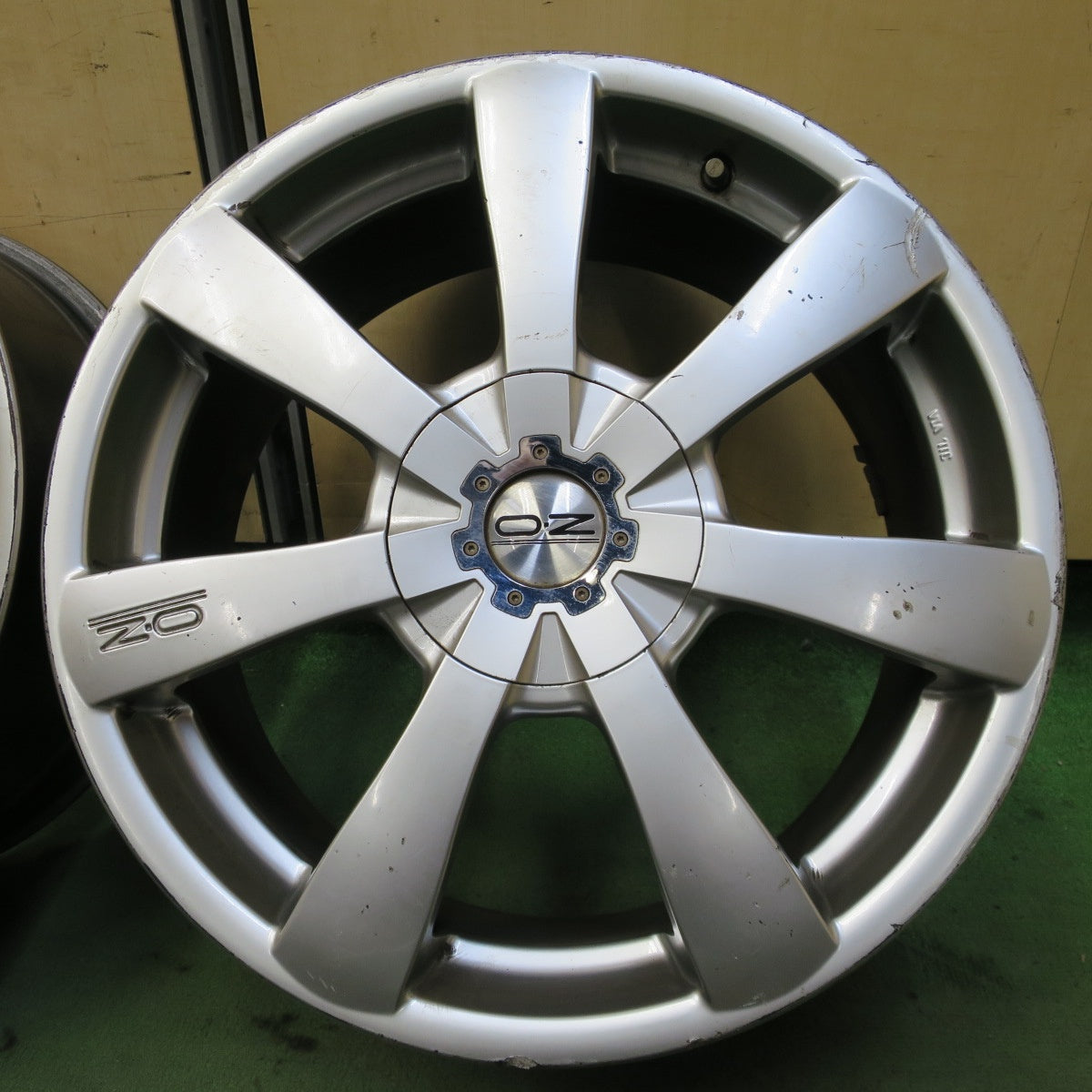 4本価格★O・Z Racing Titan 18インチ ホイール 18×8J OZ レーシング PCD100 108/5H マルチ★6072802NGホ