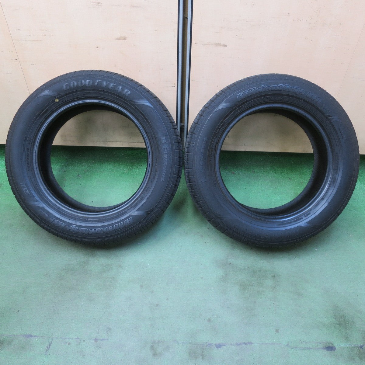 2本価格！22年◎195/65R15 グッドイヤー EfficientGrip ECO hybrid EG01 タイヤ 15インチ ノア ヴォクシー ステップワゴン 等◎6092513イノタ