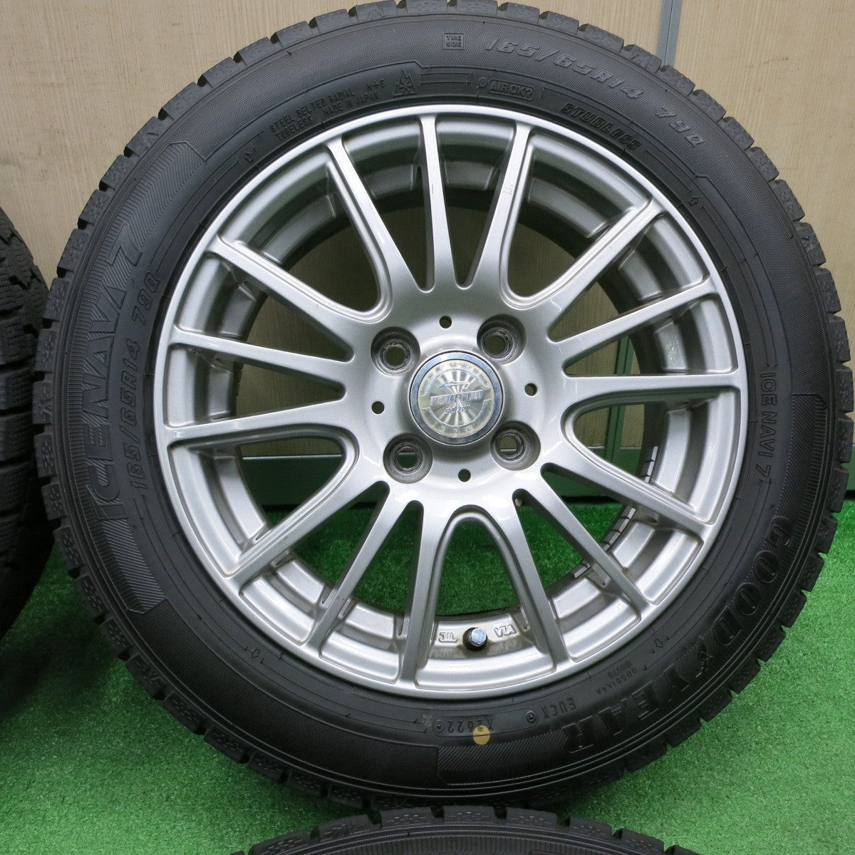 [送料無料] バリ溝！22年！キレイ！9分★スタッドレス 165/65R14 グッドイヤー アイスナビ7 ravrion selzer ラブリオン 14インチ PCD100/4H★4111305TNス