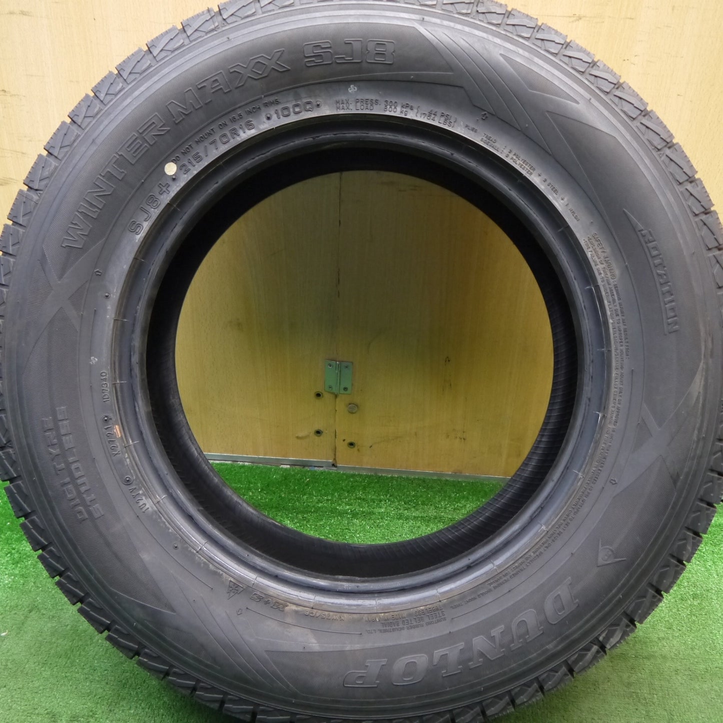 未使用！21年！1本★スタッドレス 215/70R16 ダンロップ ウインターマックス SJ8 SJ8+ タイヤ 16インチ アウトランダー デリカ D:5 等★5051207Hスタ