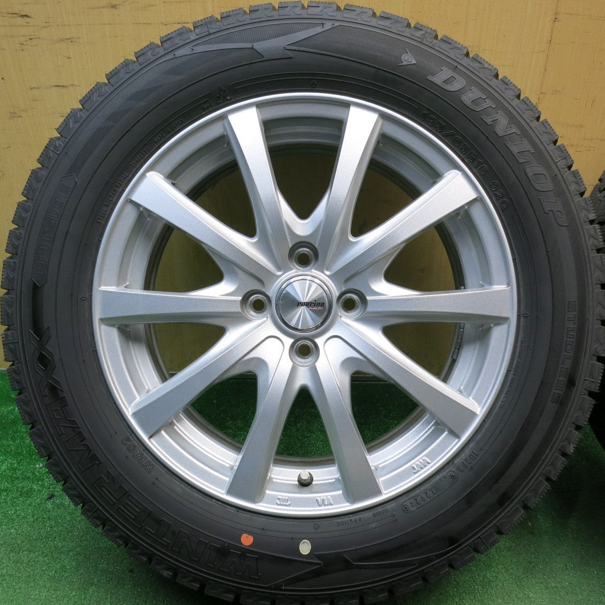 ほぼ未使用！24年！キレイ★スタッドレス 195/65R16 ダンロップ ウインターマックス WM02 ravrion RS01 ラブリオン 16インチ PCD100/4H★6031503HAス