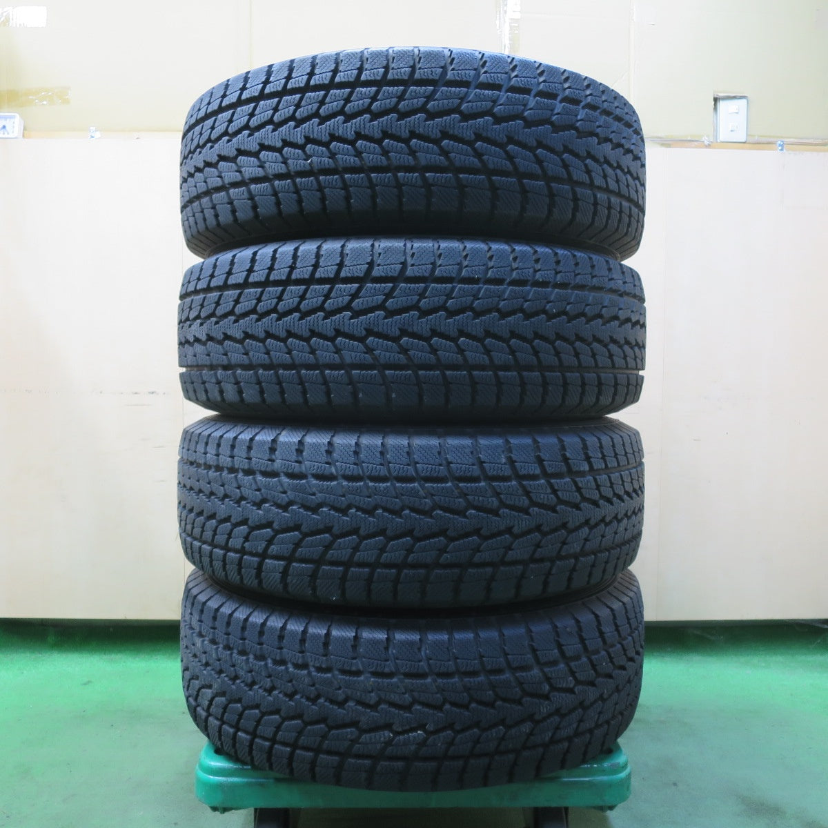 バリ溝！キレイ！9.5分★スタッドレス 225/70R16 トーヨー ウインター トランパス S1 Treffer トレファー 16インチ PCD114.3/5H★5100201イス