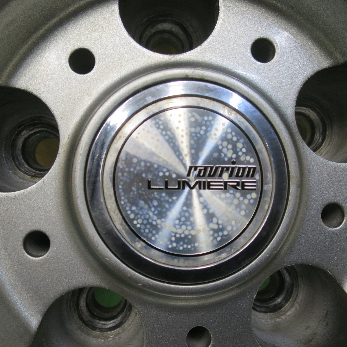 ほぼ未使用！24年！キレイ★スタッドレス 205/60R16 グッドイヤー アイスナビ7 ravrion LUMIERE ラブリオン 16インチ PCD114.3/5H★5111105イス