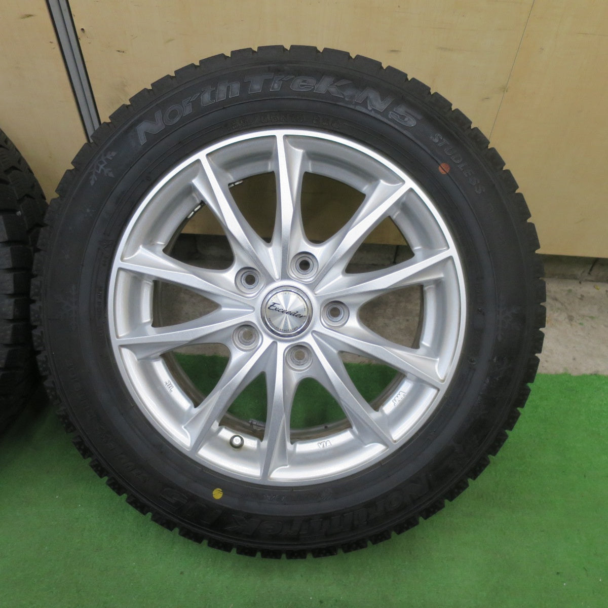 バリ溝！22年！キレイ！9.5分★スタッドレス 185/65R15 オートバックス ノーストレック N5 Exceeder エクシーダー 15インチ PCD114.3/5H★6022109TTス