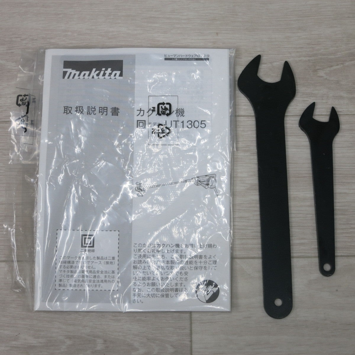 [送料無料] キレイ◆makita マキタ カクハン機 UT1305 ミキサー 撹拌機 電動工具 100V 50/60Hz◆