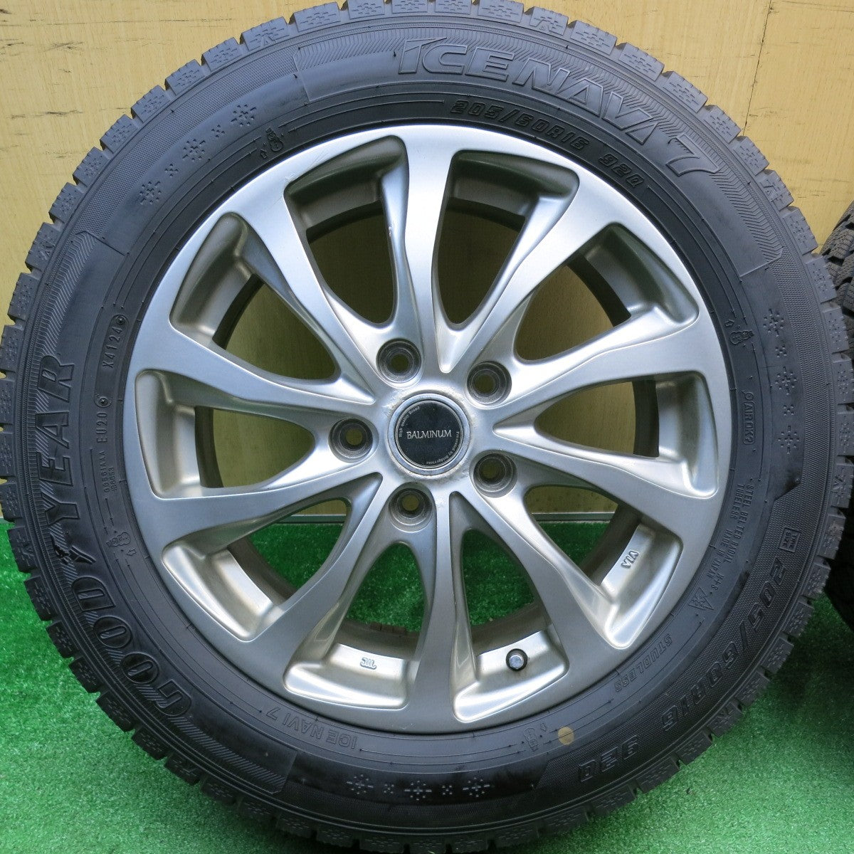 バリ溝！24年！9.5分★スタッドレス 205/60R16 グッドイヤー アイスナビ7 BALMINUM TR10 バルミナ 16インチ PCD114.3/5H★5121408HAス