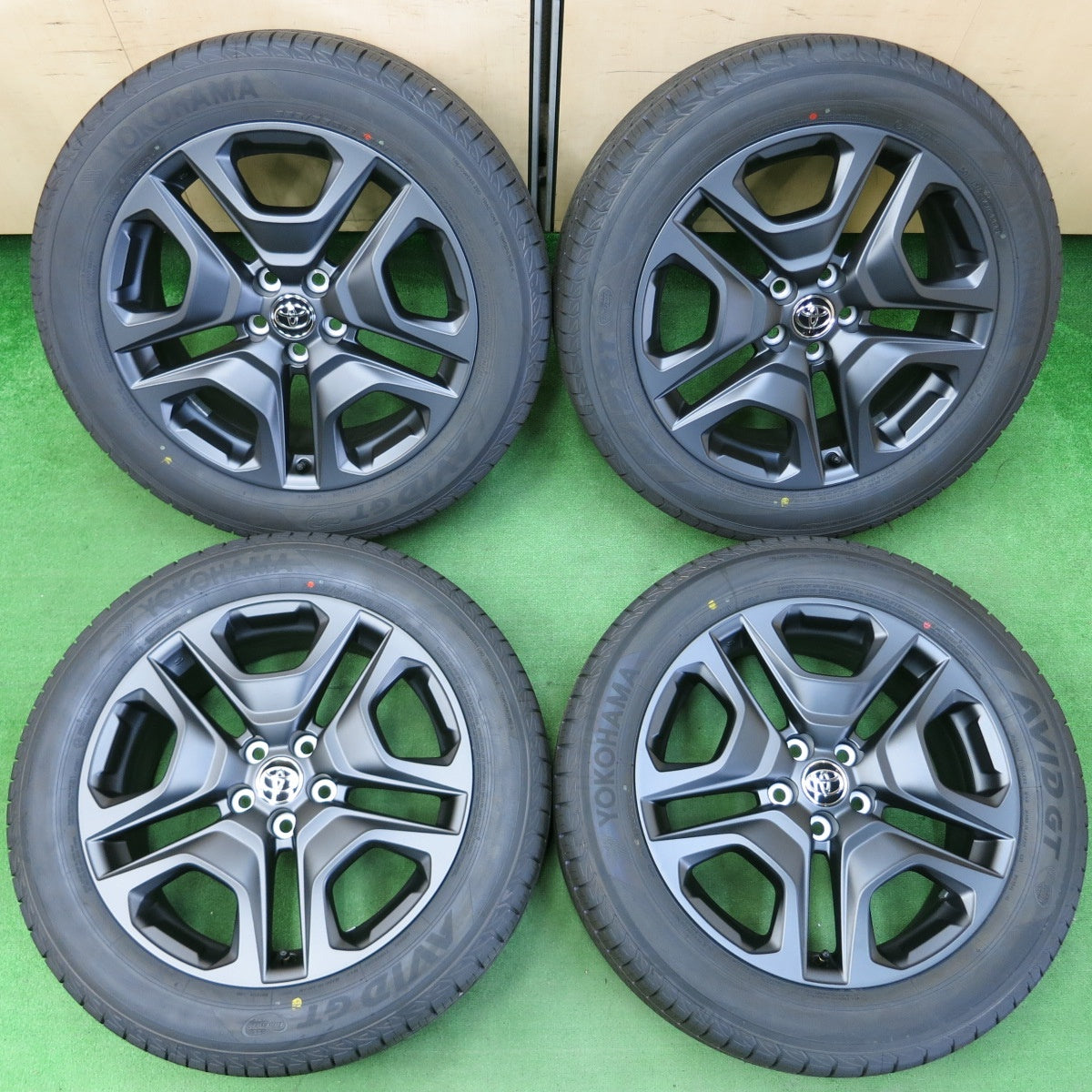 *送料無料* 新車外し！23年★トヨタ RAV4 アドベンチャー 純正 235/55R19 ヨコハマ AVID GT 19インチ PCD114.3/5H★4042901イノ