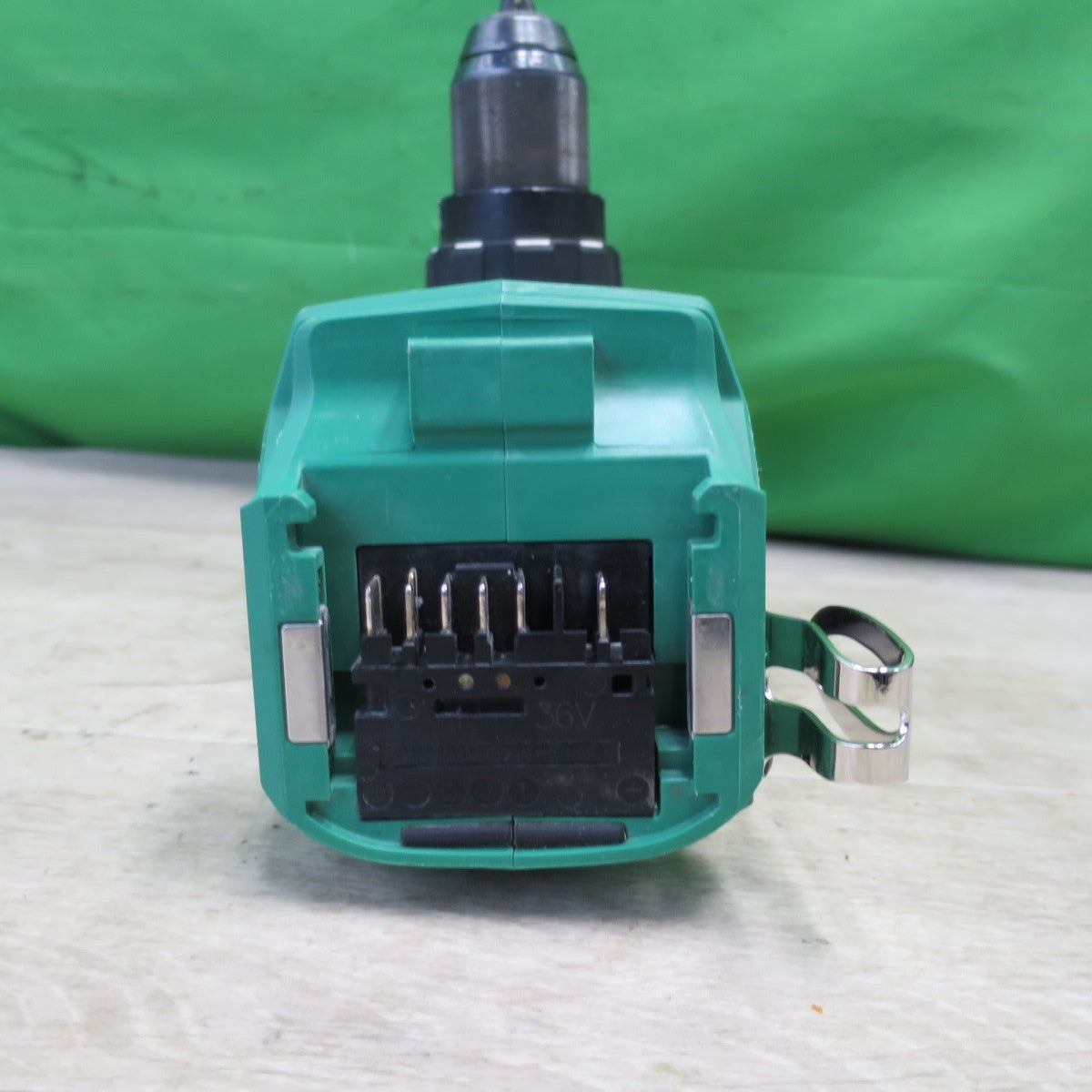 [送料無料] キレイ☆ハイコーキ 13mm コードレス 振動 ドリル ドライバ 36V DV36DC サイドグリップ バッテリー 付き HiKOKI 電動 工具☆