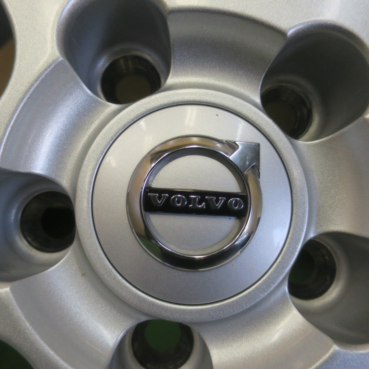 バリ溝！24年！キレイ！8.5分★ボルボ 等 VST タイプRS 205/55R16 スタッドレス ピレリ アイスゼロ アシンメトリコ 16インチ PCD108/5H★6042507イス