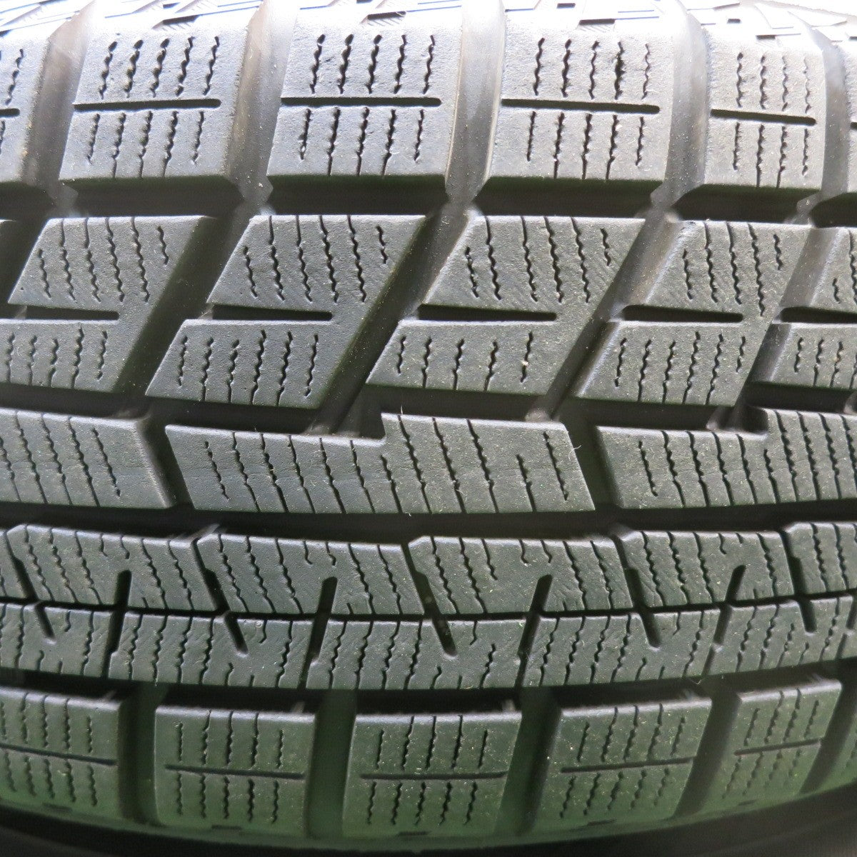 バリ溝！23年！9.5分以上★FIAT フィアット 500 等 AGA 175/65R14 スタッドレス ヨコハマ アイスガード iG60 14インチ PCD98/4H★5113007HAス