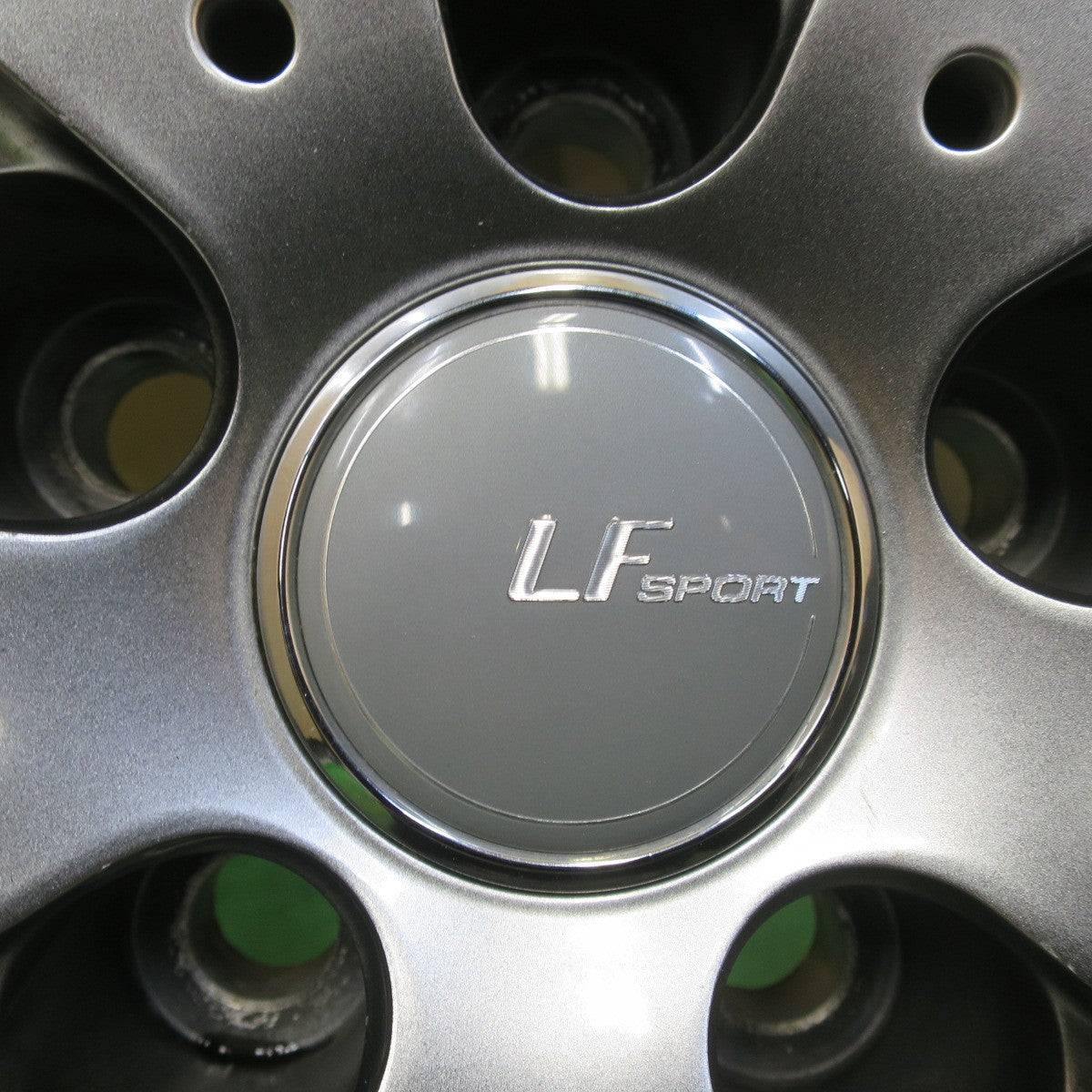 バリ溝！24年！キレイ！ほぼ10分★スタッドレス 215/55R17 ブリヂストン ブリザック VRX3 LF SPORT LF2 LFスポーツ 17インチ PCD114.3/5H★5112206イス