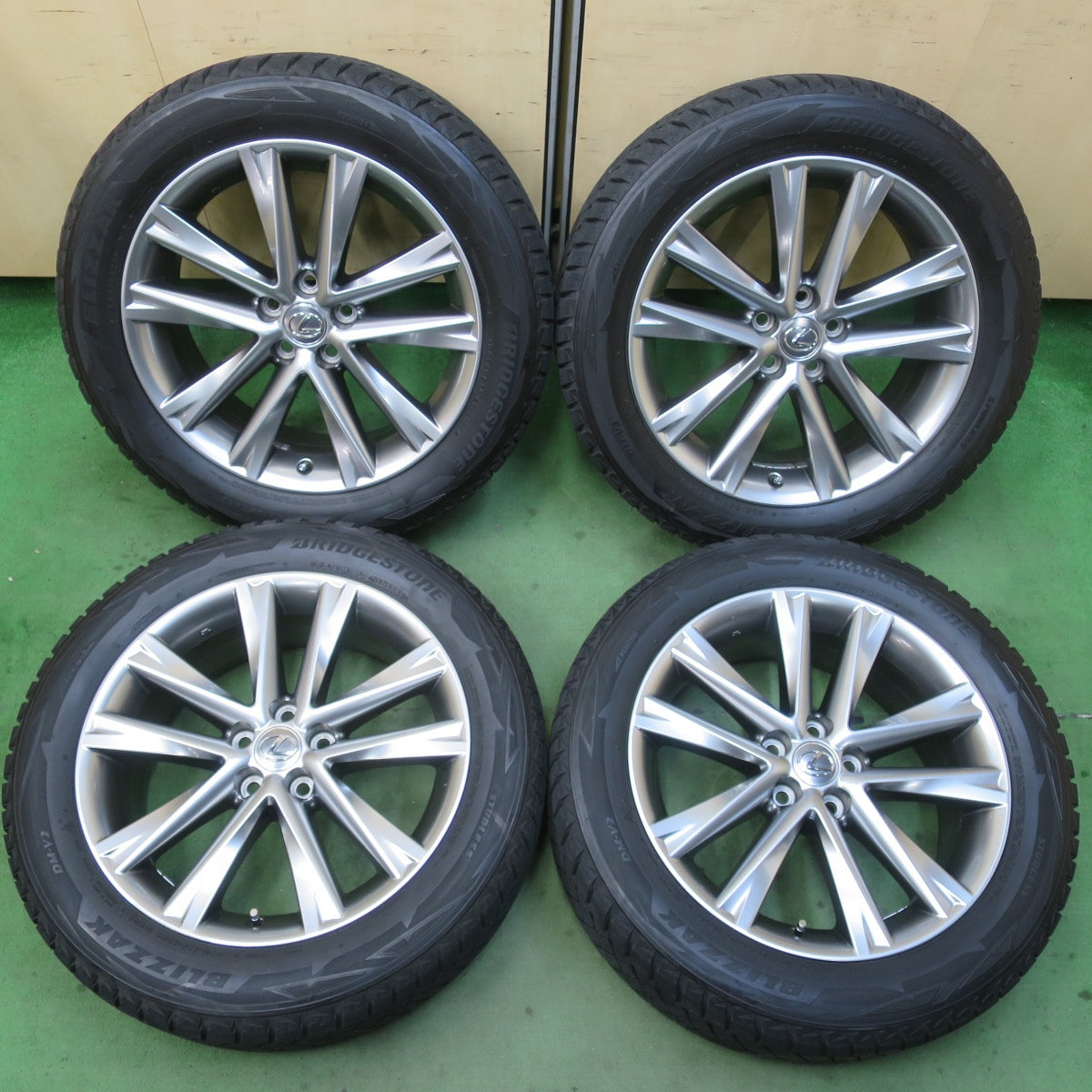 キレイ★レクサス RX Fスポーツ 純正 235/55R19 スタッドレス ブリヂストン ブリザック DM-V2 19インチ PCD114.3/5H★6030310イス