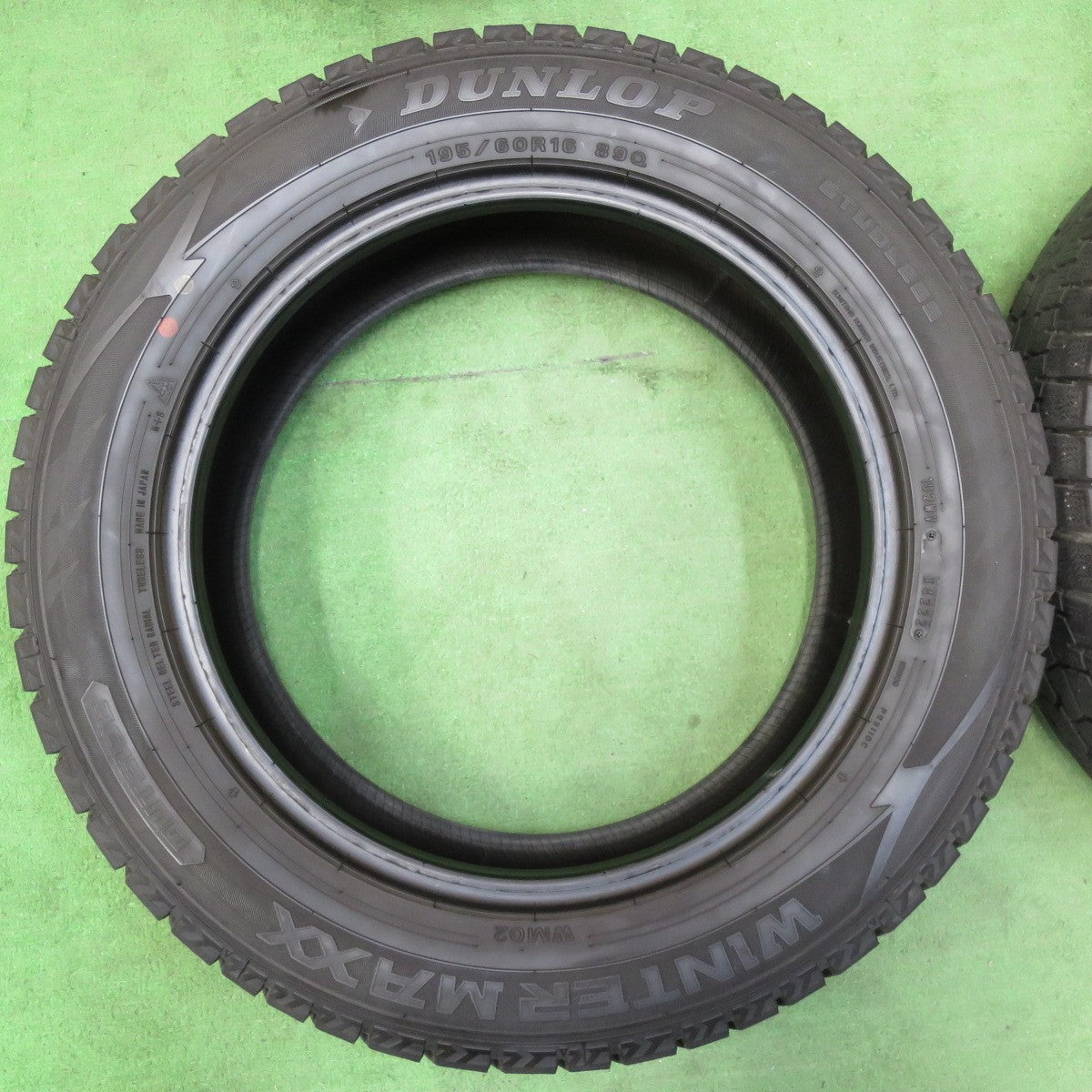 [送料無料] バリ溝！22年！8.5分★スタッドレス 195/60R16 ダンロップ ウインターマックス WM02 タイヤ 16インチ セレナ ラフェスタ ウィッシュ等★4120303イスタ