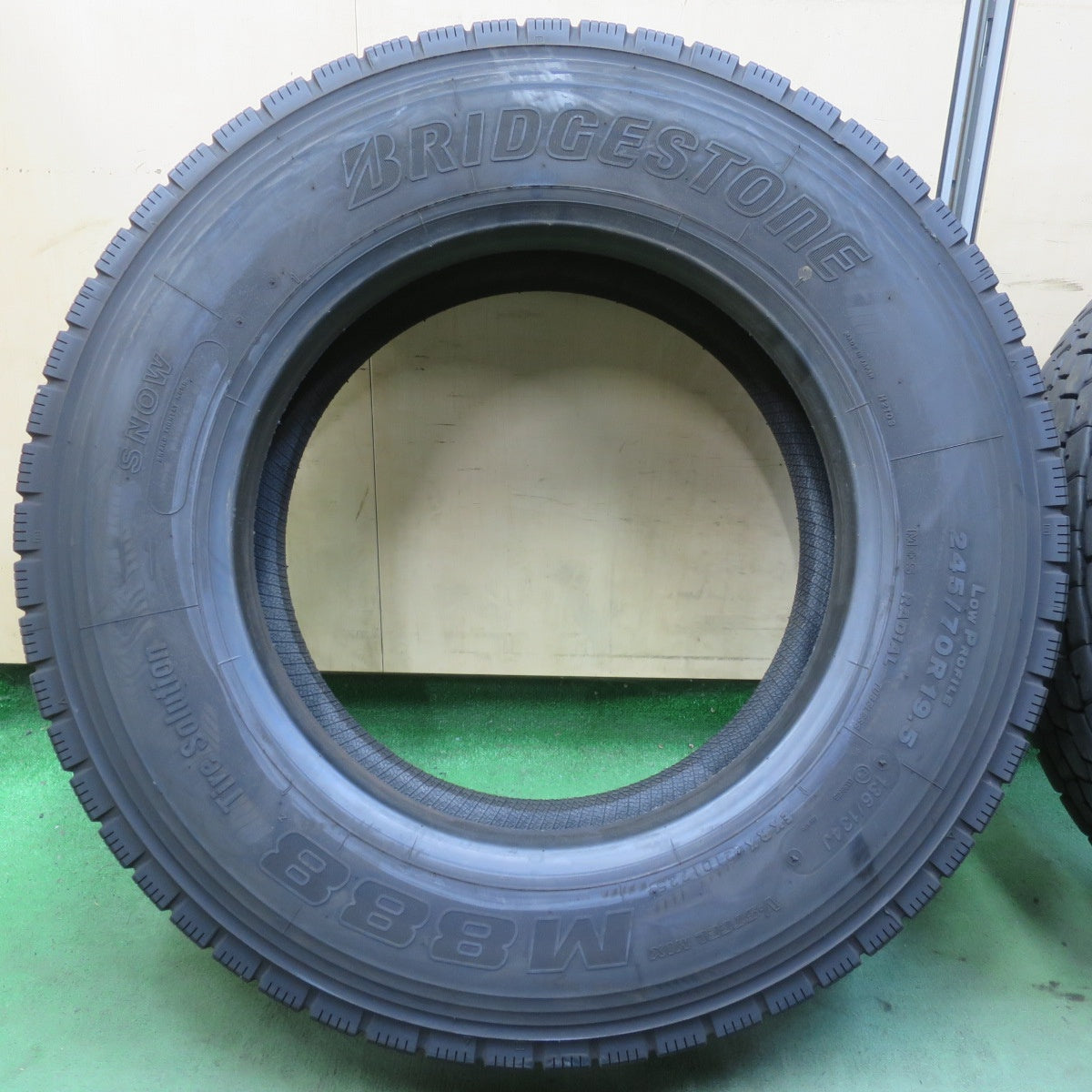 バリ溝！25年！9.5分★トラック タイヤ 245/70R19.5 136/134J ブリヂストン M888 ミックス オールシーズン 19.5インチ★6073004イスタ