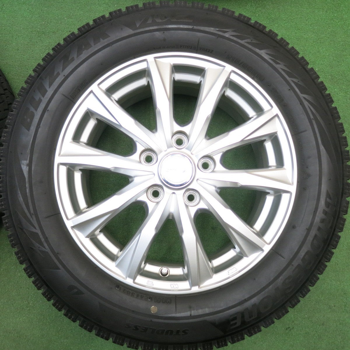 バリ溝！9分★スタッドレス 215/60R16 ブリヂストン ブリザック VRX2 JOKER ジョーカー 16インチ PCD114.3/5H★6020509HAス