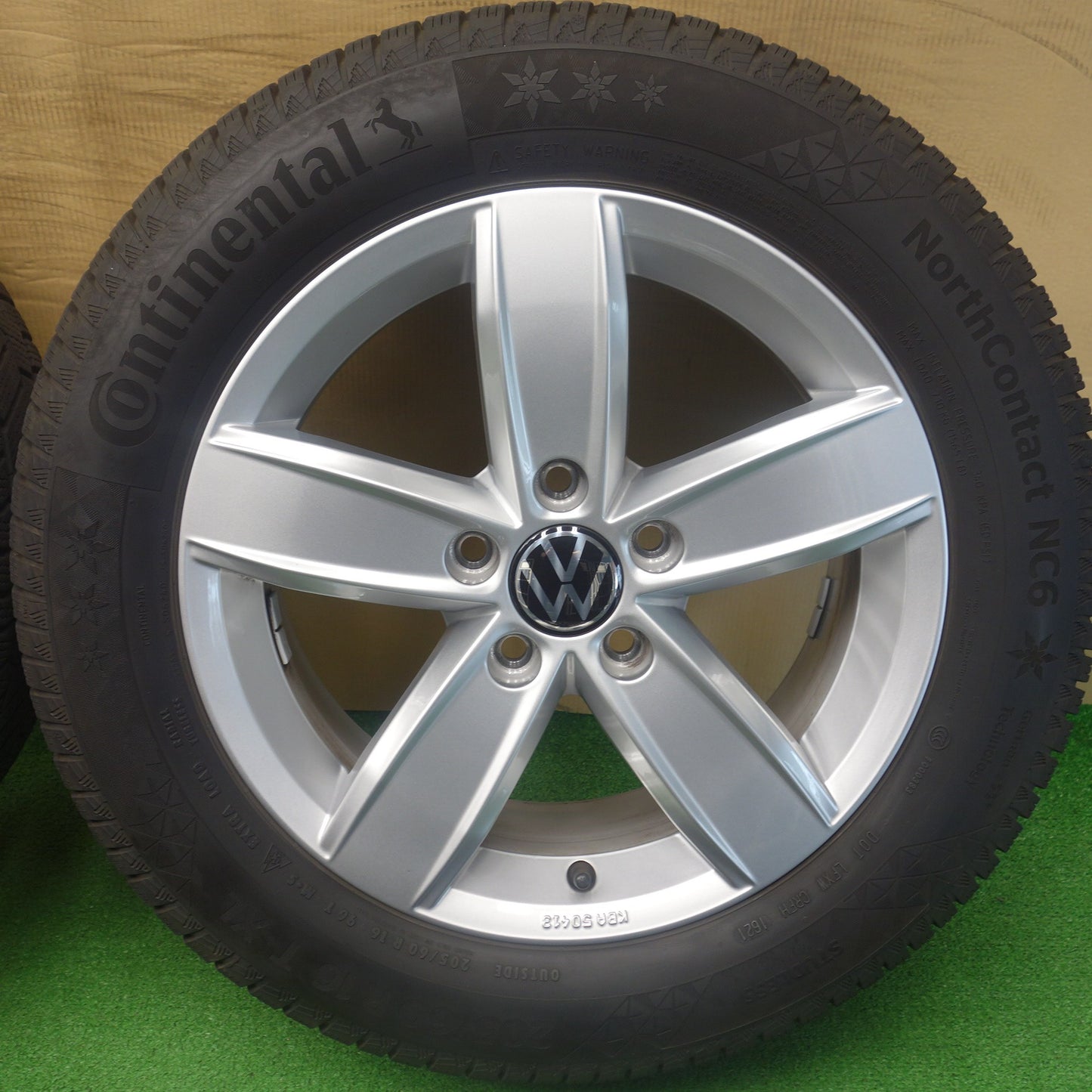 バリ溝！キレイ！8.5分◎ワーゲン ゴルフ トゥーラン 等 純正 205/60R16 スタッドレス コンチネンタル ノースコンタクト NC6 16インチ PCD112/5H◎6070402KTス