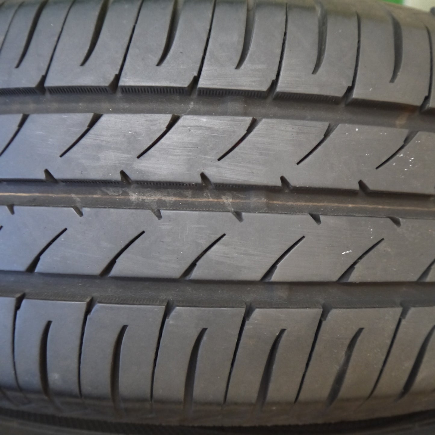 バリ溝！23年！9.5分★195/65R15 トーヨー ナノエナジー3 プラス タイヤ 15インチ プリウス ノア ヴォクシー 等★6042808Hノタ