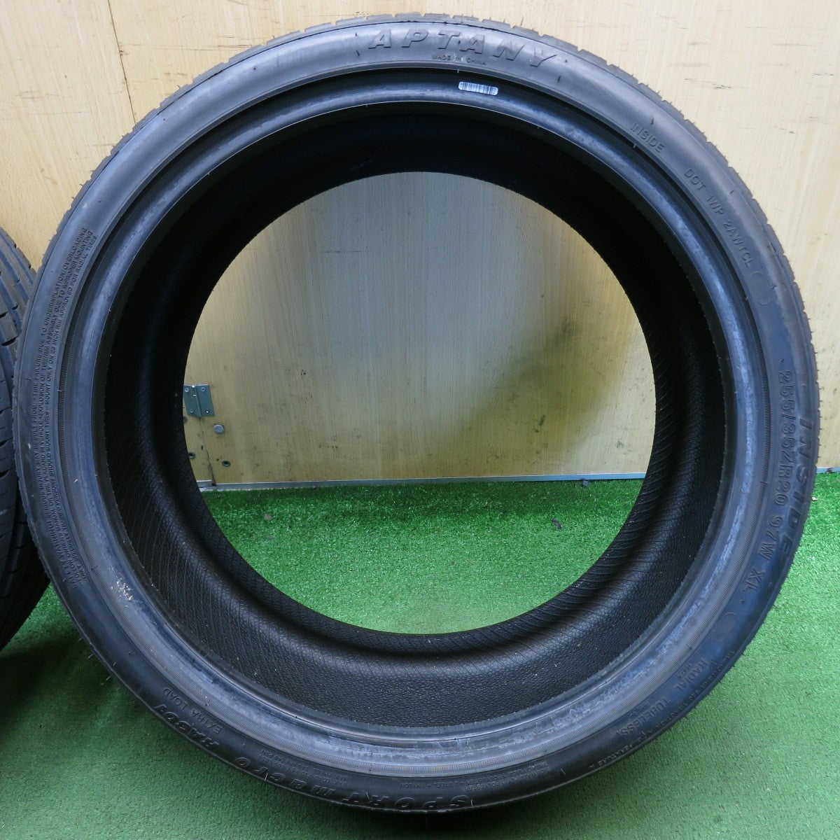 ほぼ未使用！25年◎255/35R20 アプタニー SPORT macro RA301 タイヤ 20インチ アウディ A5 A6 A7 ボルボ V90 S90 等◎6082602KKノタ