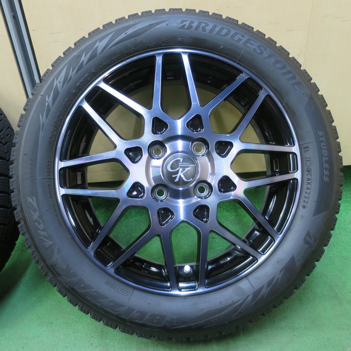 バリ溝！22年！キレイ！9分★スタッドレス 165/60R15 ブリヂストン ブリザック VRX2 VERTEC MANARAY SPORT ヴァーテック ハスラー ソリオ 等 PCD100/4H★5071202イス