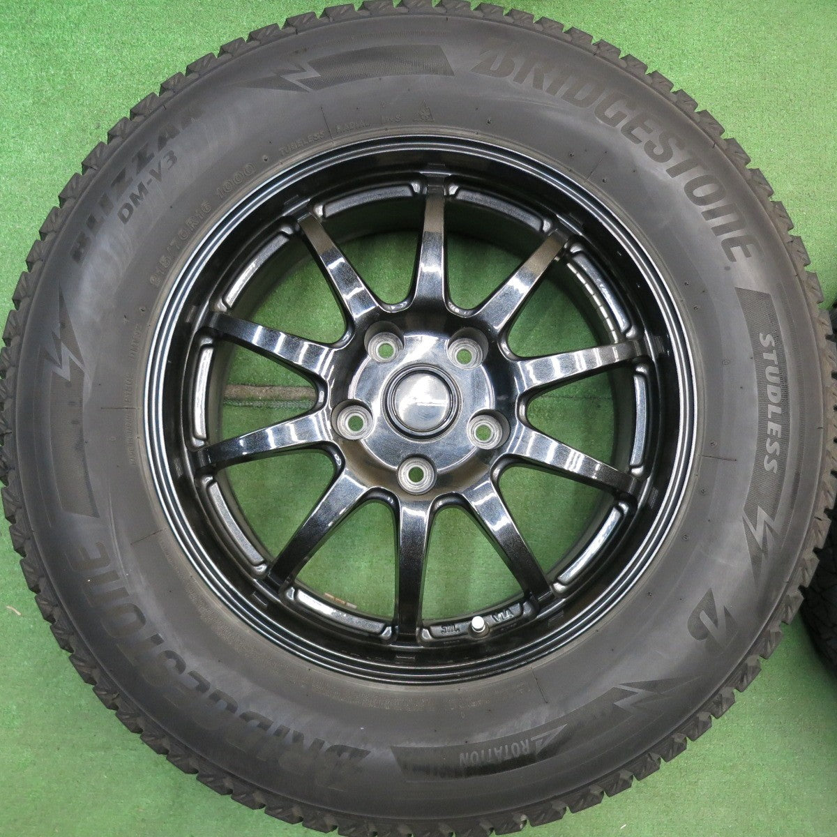 バリ溝！9分★スタッドレス 215/70R16 ブリヂストン ブリザック DM-V3 G-SPEED Gスピード 16インチ PCD114.3/5H★6043009HAス