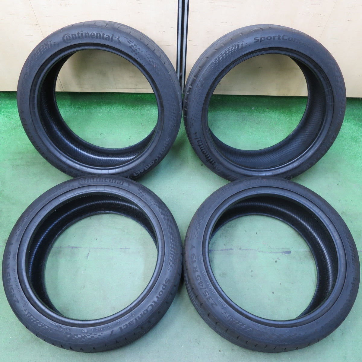 バリ溝！24年！8.5分★235/45R19 コンチネンタル スポーツコンタクト7 タイヤ 19インチ レクサス LBX ボルボ V60CC ベンツ GLA 等★5111510イノタ