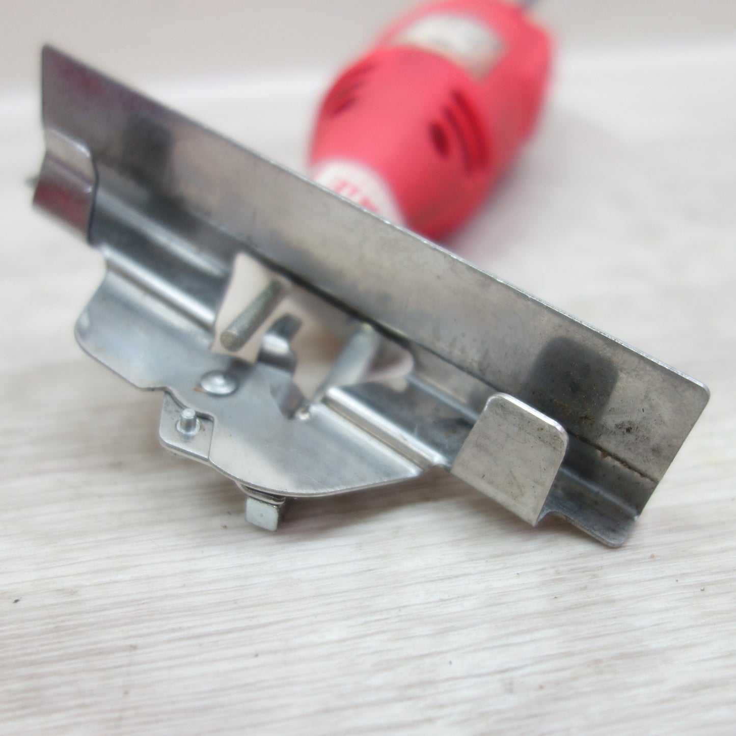 [送料無料] ☆ニシガキ工業 刃研ぎ名人 チェンソー 目立て機 N-821 100V 研削 研磨 電動 工具☆