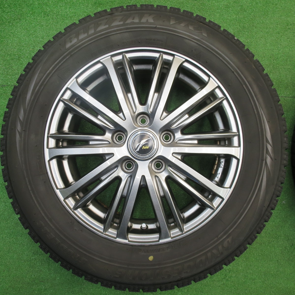 バリ溝！9分★スタッドレス 215/60R16 ブリヂストン ブリザック VRX Fang ファング 16インチ PCD114.3/5H★5111312NJス