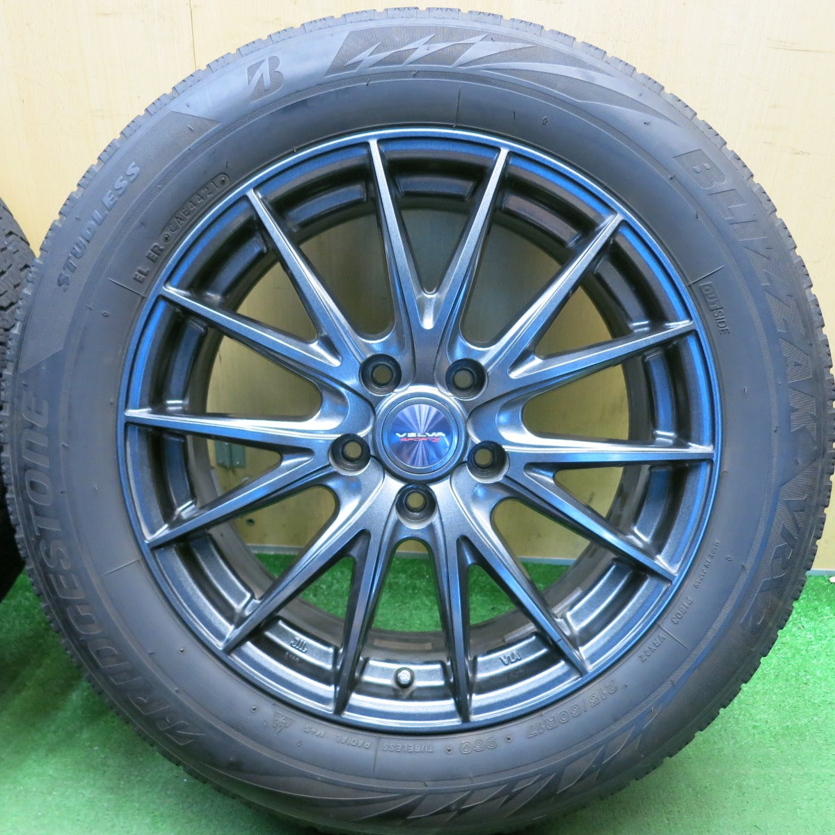 キレイ◎スタッドレス 215/60R17 ブリヂストン ブリザック VRX2 VELVA SPORT Z ヴェルヴァ 17インチ PCD114.3/5H◎6082504HAス