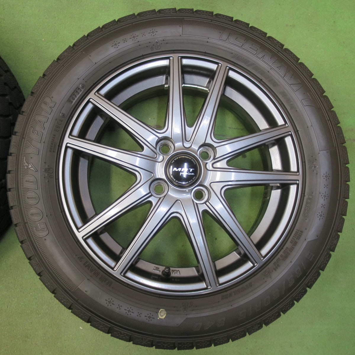 バリ溝！22年！キレイ！9分★スタッドレス 185/60R15 グッドイヤー アイスナビ7 MRT premium 15インチ PCD100/4H★5111409イス