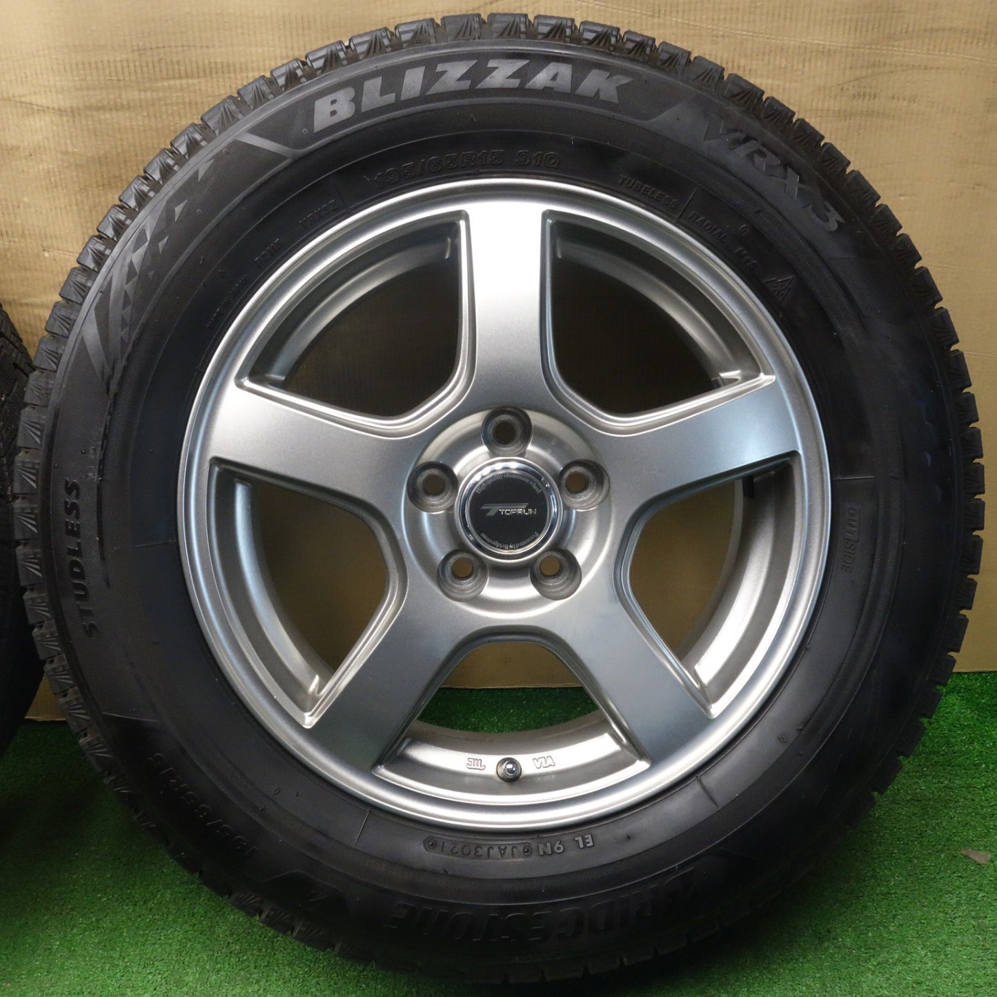 バリ溝！キレイ！9分★プリウス 等 195/65R15 スタッドレス ブリヂストン ブリザック VRX3 TOPRUN トップラン 15インチ PCD100/5H★6031502KTス