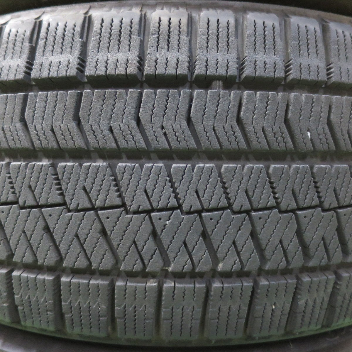 バリ溝！9分★スタッドレス 215/45R17 ブリヂストン ブリザック VRX2 タイヤ 17インチ 86 BRZ プリウス 等★5062601イスタ