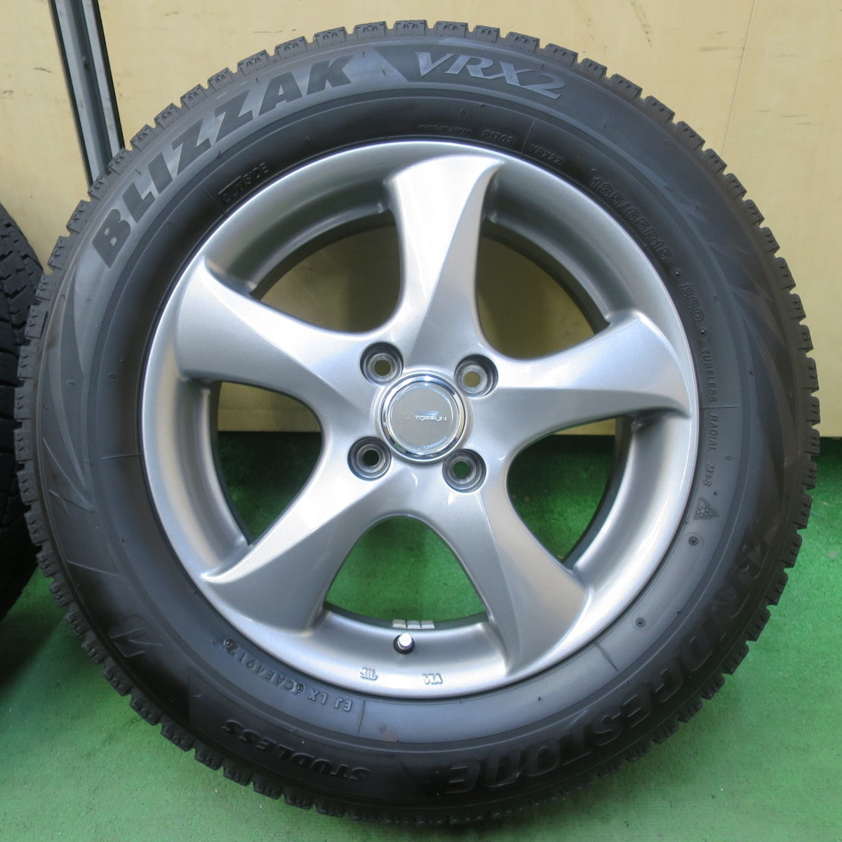 キレイ★スタッドレス 185/65R15 ブリヂストン ブリザック VRX2 TOPRUN トップラン 15インチ PCD100/4H★5090903イス