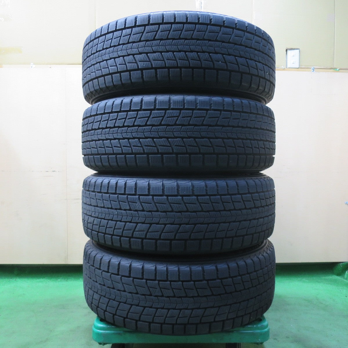 [送料無料] バリ溝！22年！キレイ！9.5分★スタッドレス 235/55R19 ダンロップ ウインターマックス SJ8 DORFREN ドルフレン 19インチ PCD114.3/5H★5022120イス