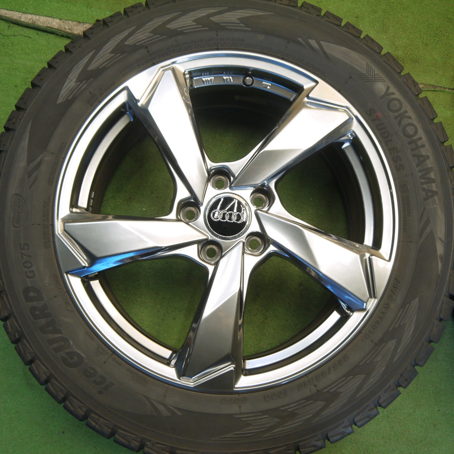 バリ溝！キレイ！9分◎アウディ 等 EURO AXIS CROSSedge 235/55R18 スタッドレス ヨコハマ アイスガード G075 ユーロアクシス クロスエッジ 18インチ PCD112/5H◎6070302Hス