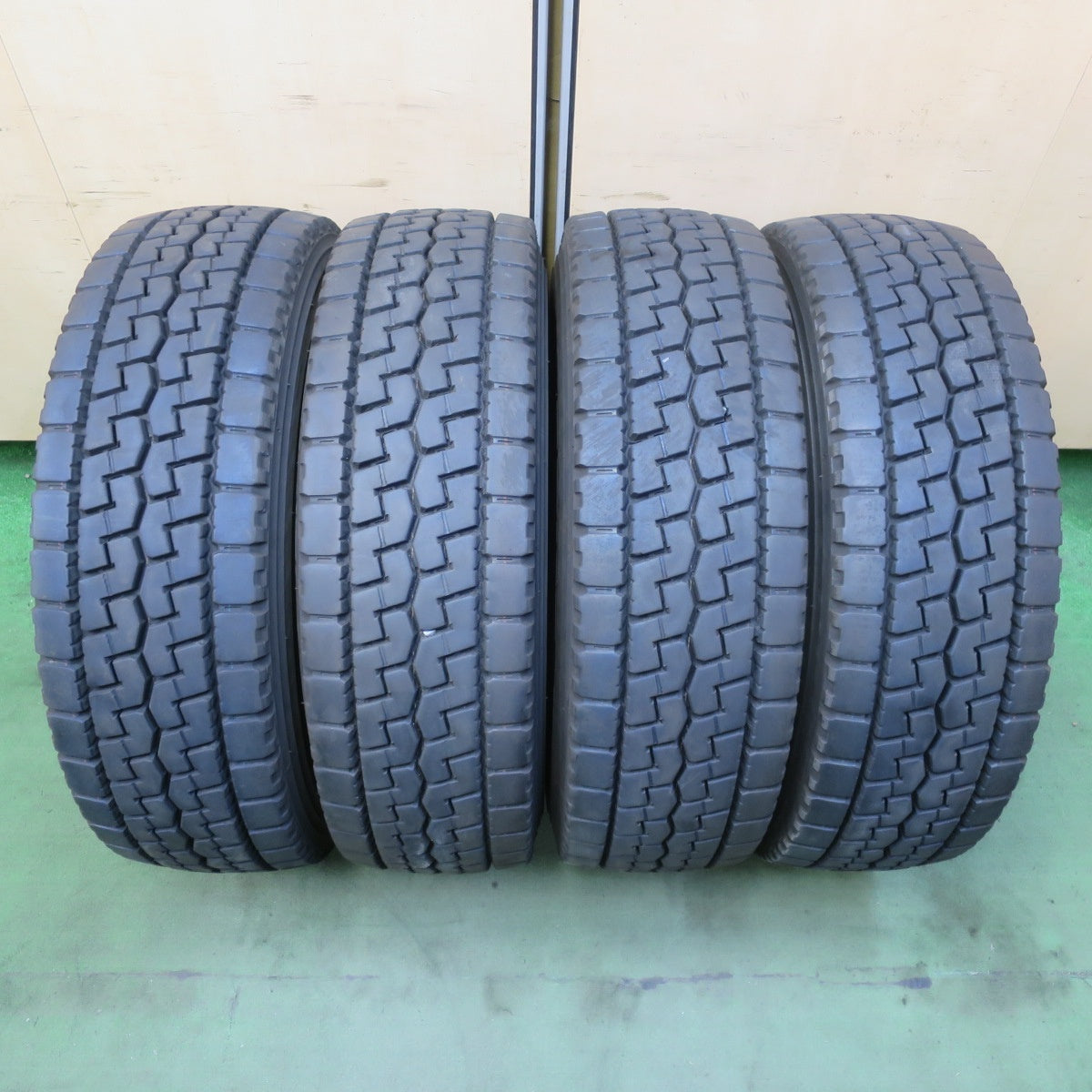 バリ溝！24年！8.5分★トラック 高荷重 トレーラー 等 タイヤ 235/70R17.5 136/134J トーヨー M626 オールシーズン ミックス 17.5インチ★6072903イスタ