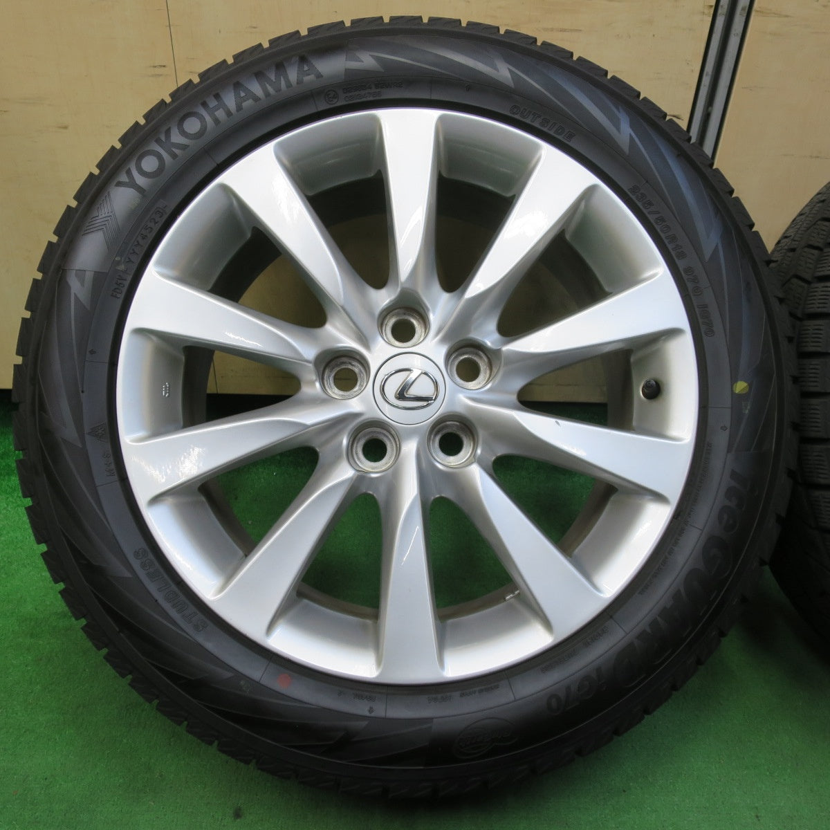 *送料無料* バリ溝！23年！9.5分以上★レクサス LS 純正 235/50R18 スタッドレス ヨコハマ アイスガード iG70 18インチ PCD120/5H★4082501イス