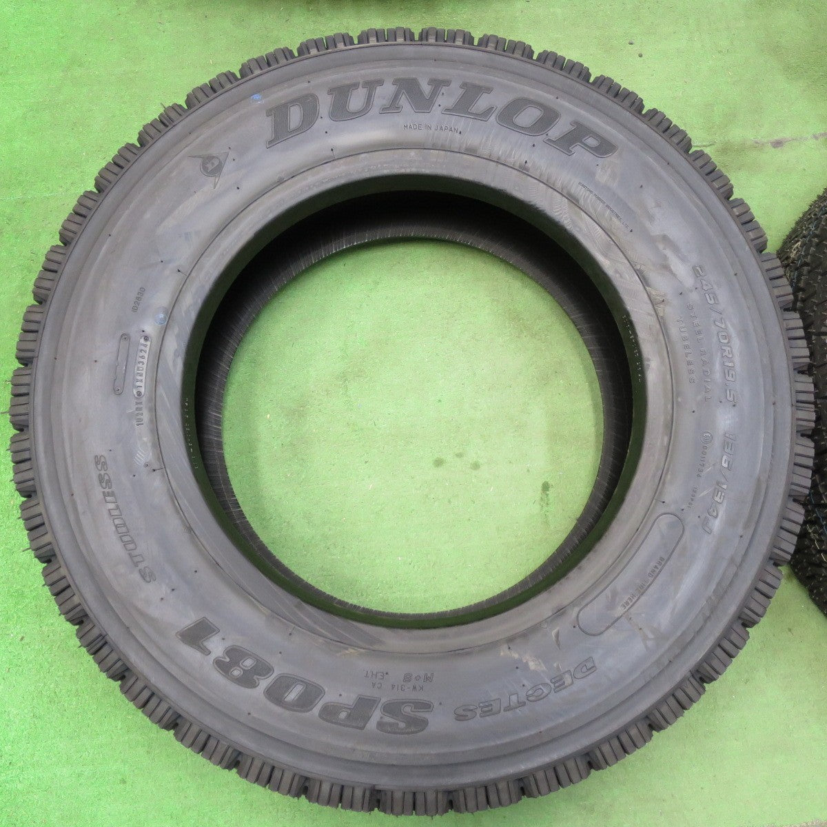 [送料無料] 未使用！24年★トラック タイヤ 245/70R19.5 136/134J スタッドレス ダンロップ デクテス SP081 DECTES 19.5インチ★5012701イスタ