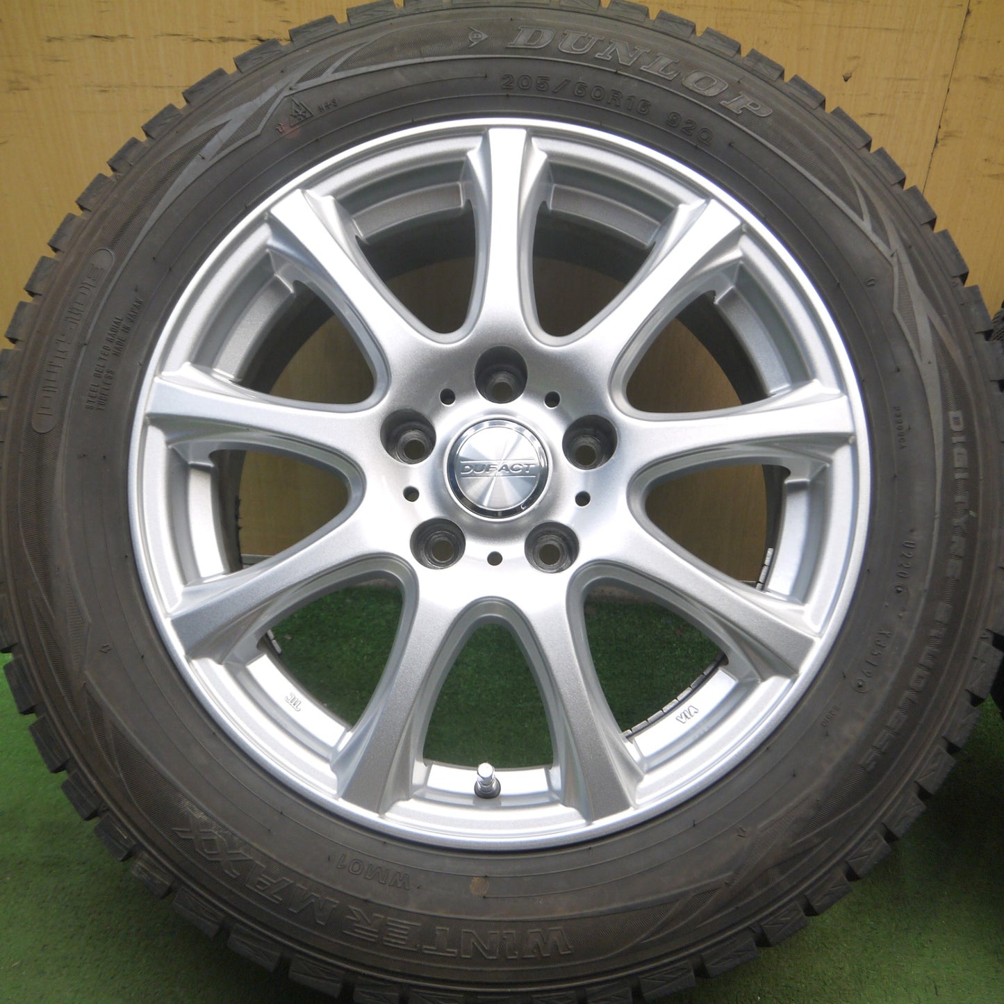 *送料無料* バリ溝！キレイ！9.5分★スタッドレス 205/60R16 ダンロップ ウインターマックス WM01 DUFACT デュファクト 16インチ PCD114.3/5H★4072901Hス