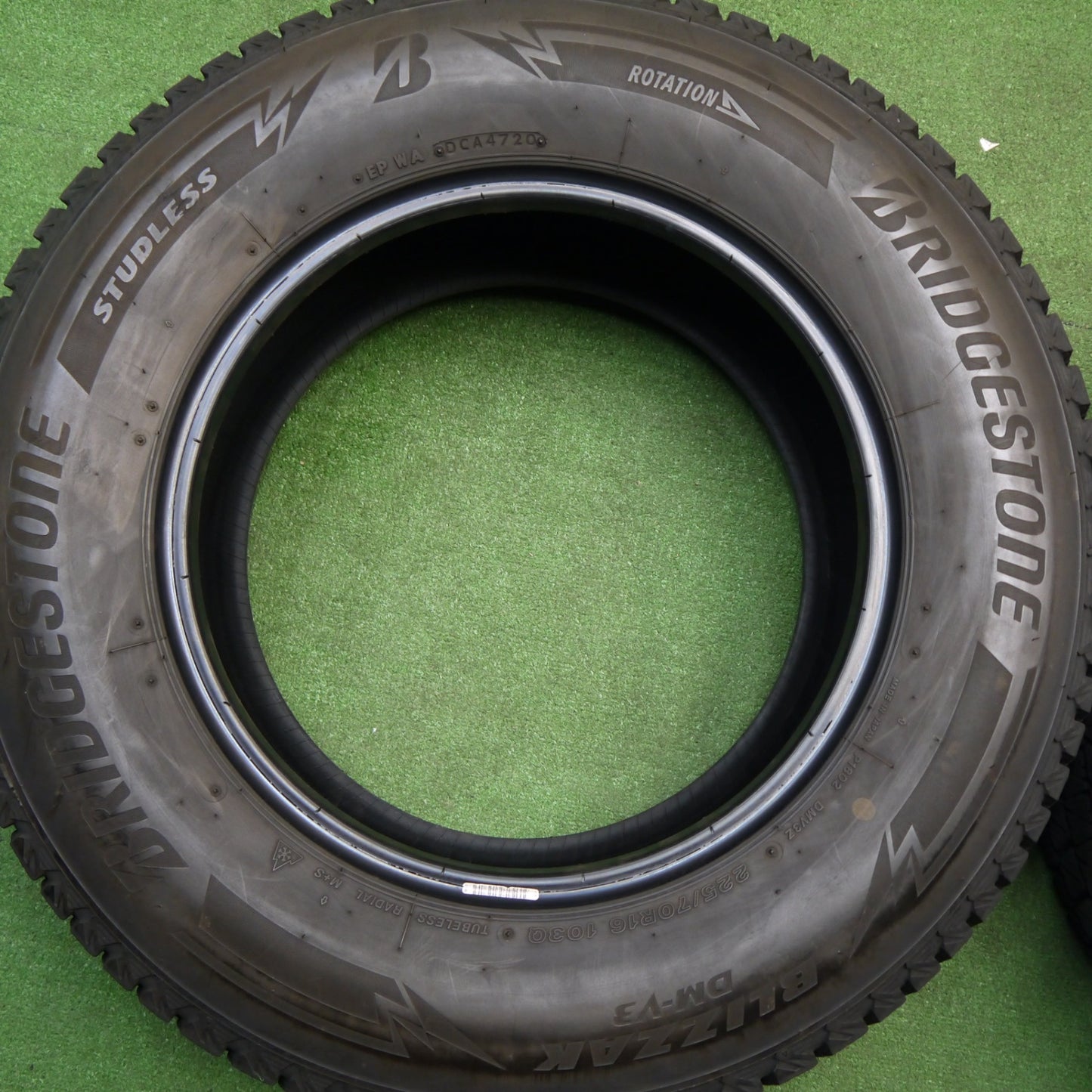 バリ溝！9分★スタッドレス 225/70R16 ブリヂストン ブリザック DM-V3 タイヤ 16インチ デリカ D:5 アウトランダー ハリアー RAV4 等★5121207Hスタ