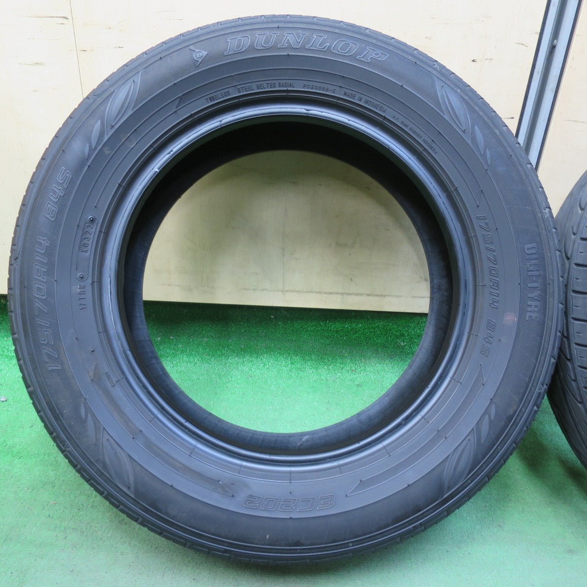 4本価格！22年★175/70R14 ダンロップ EC202 タイヤ 14インチ アクア ヤリス ヴィッツ フィット 等★5102508イノタ