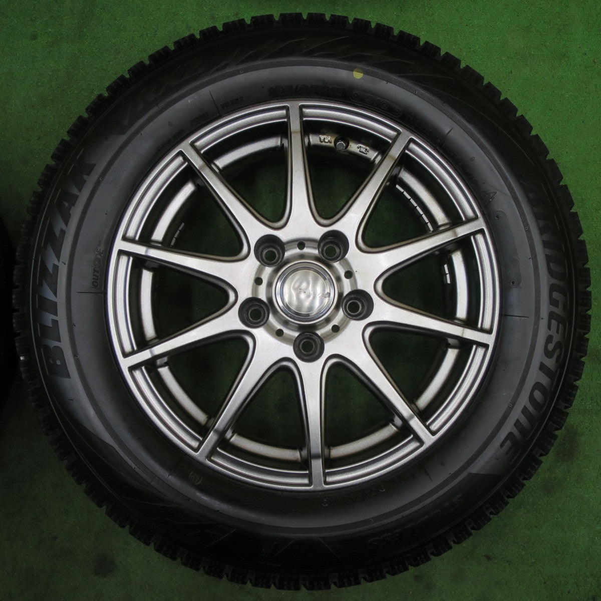 バリ溝！24年！キレイ！9.5分以上★スタッドレス 195/65R15 ブリヂストン ブリザック VRX2 TIRO 15インチ PCD114.3/5H★5090702TTス